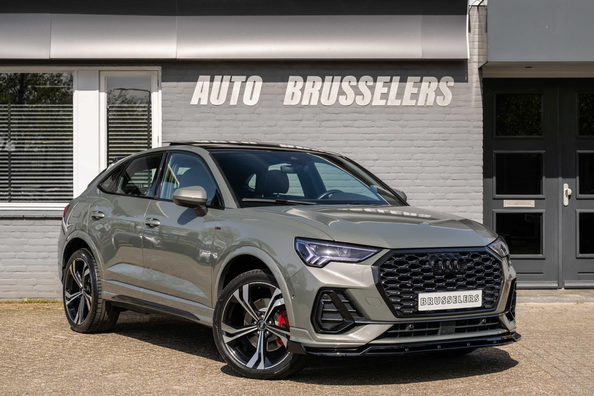 Audi Q3 Sportback 45 TFSI e S Edition Pano Matrix zeer compl, Auto's, Dealer onderhouden, Gebruikt, Euro 6, Leder en Stof