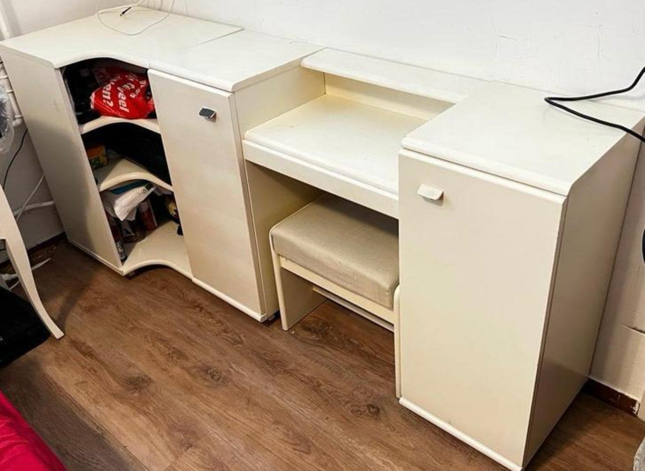 Bureaus/ make up tafel+kruk/kasten met planken/ hoek bureau, Huis en Inrichting, Ophalen, Zo goed als nieuw, Hout