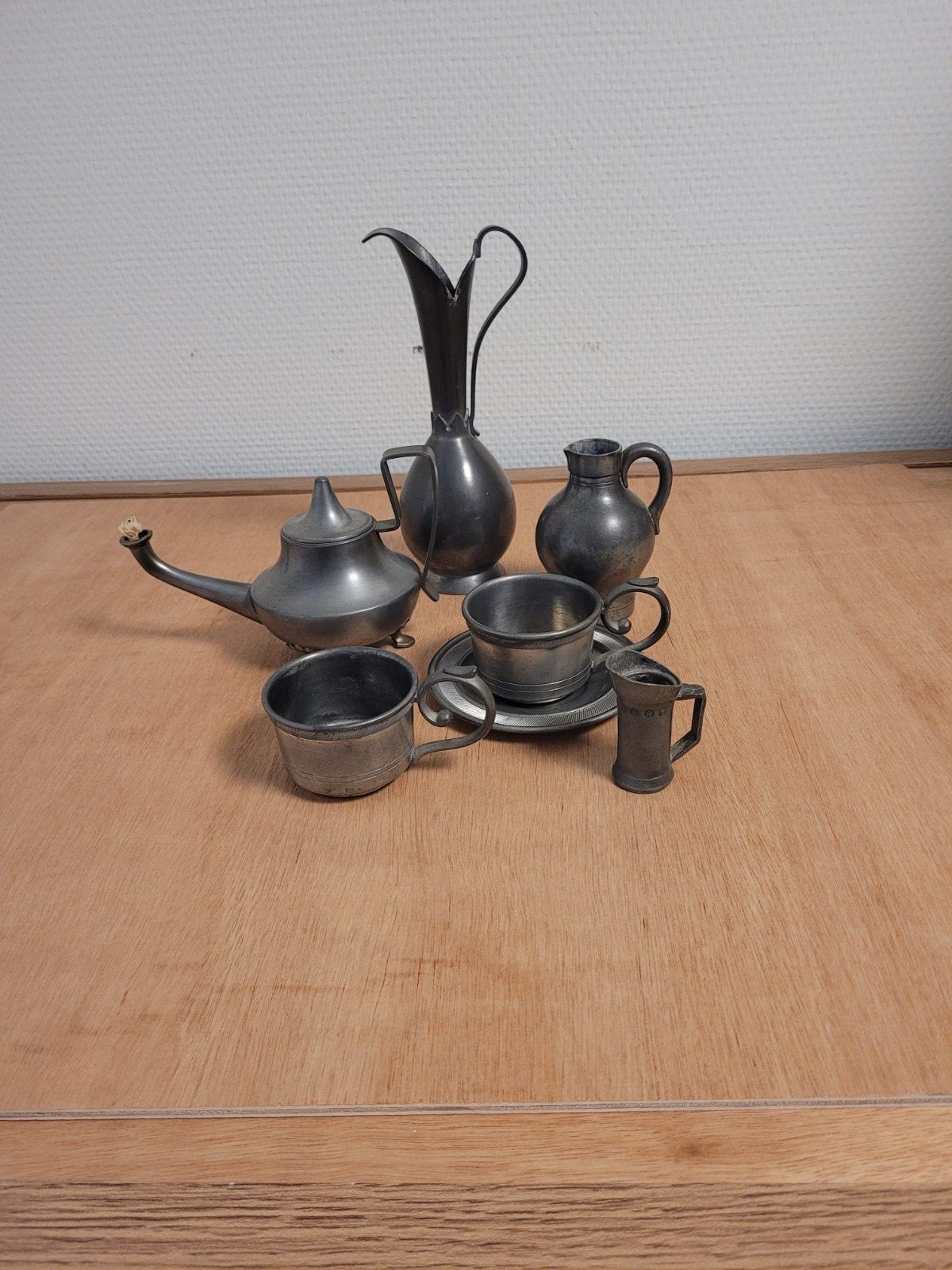 Antieke tinnen miniatuur theeservies en vazen, Ophalen