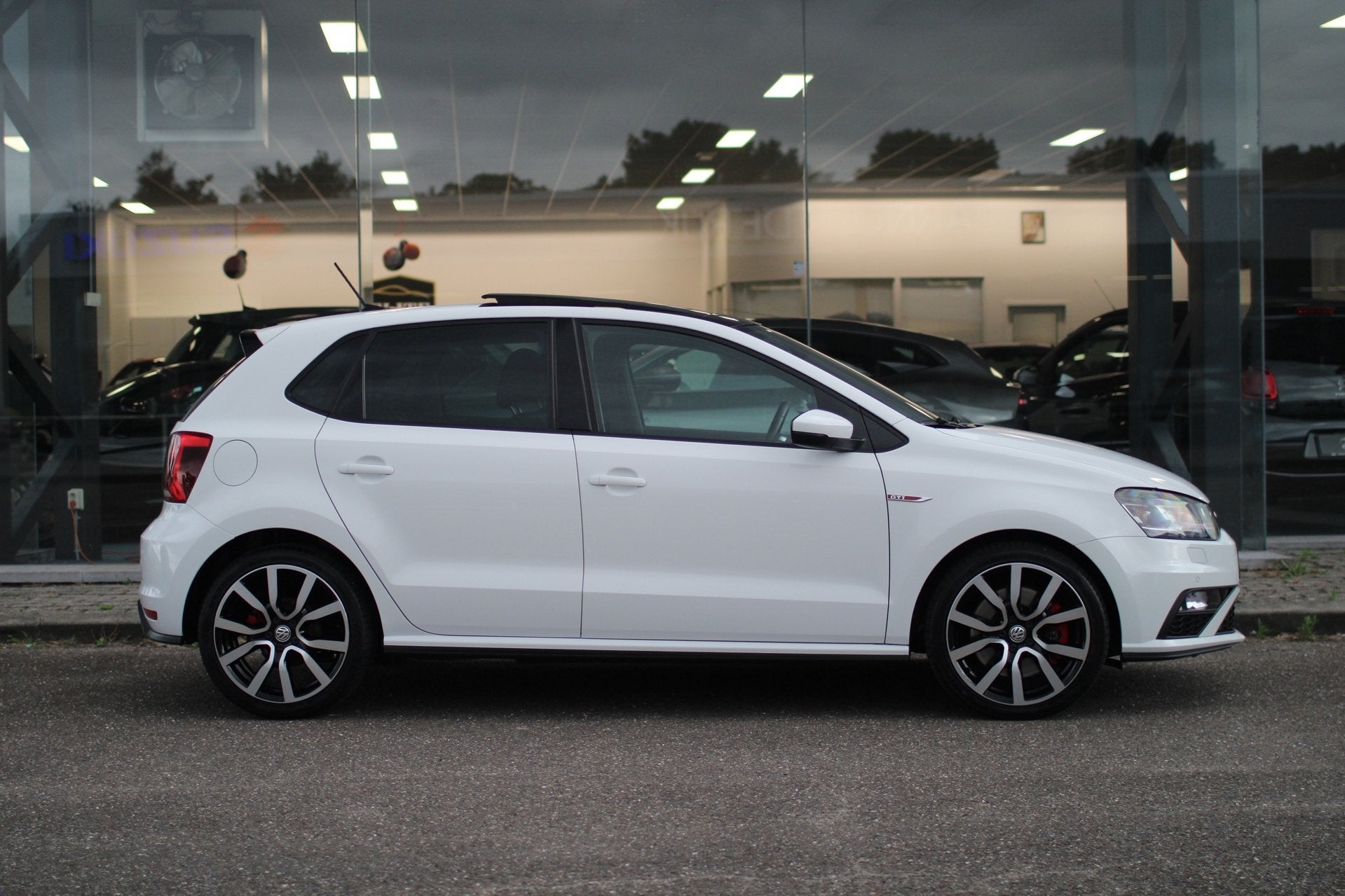Volkswagen POLO 1.8 TSI GTI I Automaat I Pano I Navi, Auto's, Volkswagen, Gebruikt, Elektrische ramen, Wit, Bedrijf