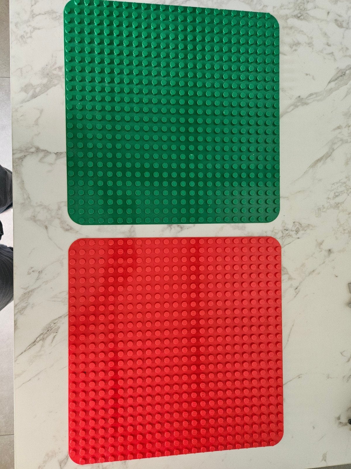 Duplo 2 grote grondplaten groen en rood