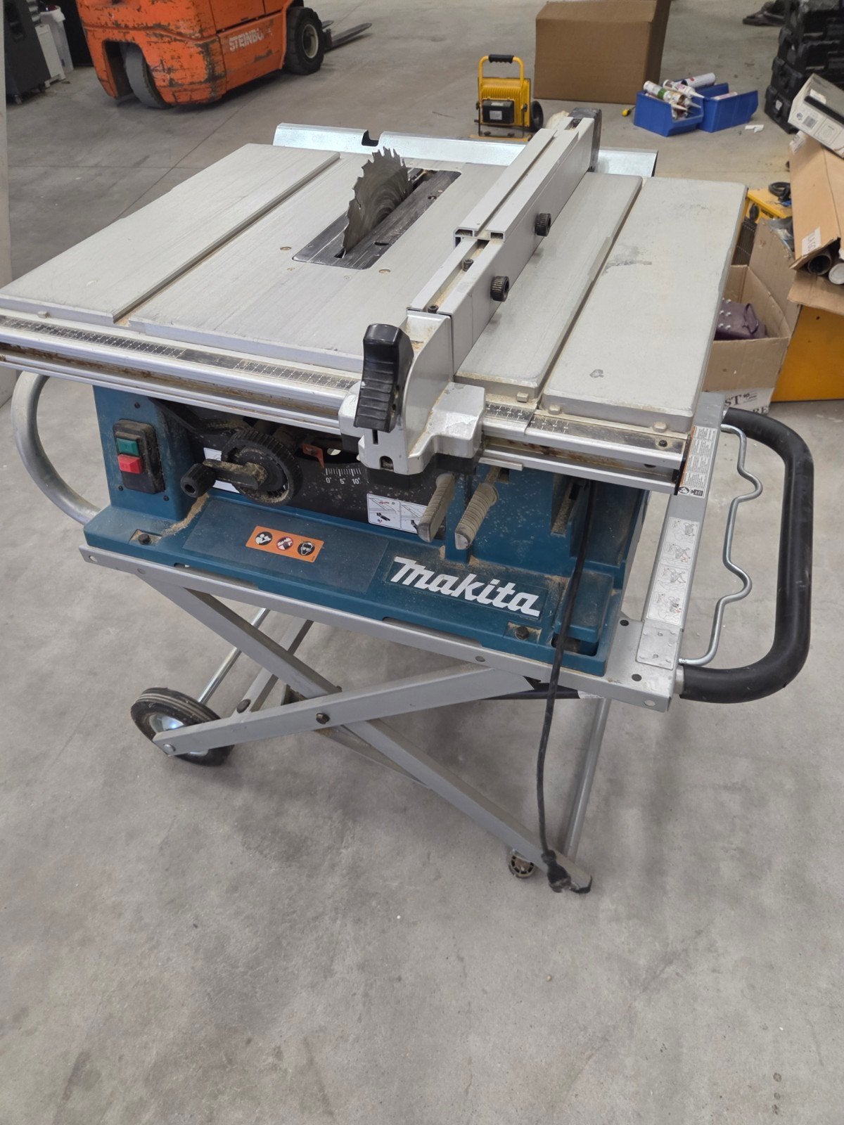 Makita 2704 Tafelzaag - Krachtige 1650W Cirkelzaag, Doe-het-zelf en Verbouw, Ophalen, Gebruikt, Cirkelzaag, 70 mm of meer