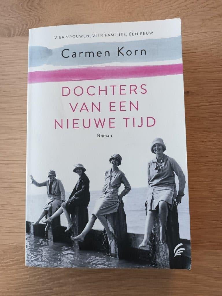 Carmen Korn Dochters van een nieuwe tijd roman boek, Ophalen of Verzenden, Gelezen, Carmen Korn
