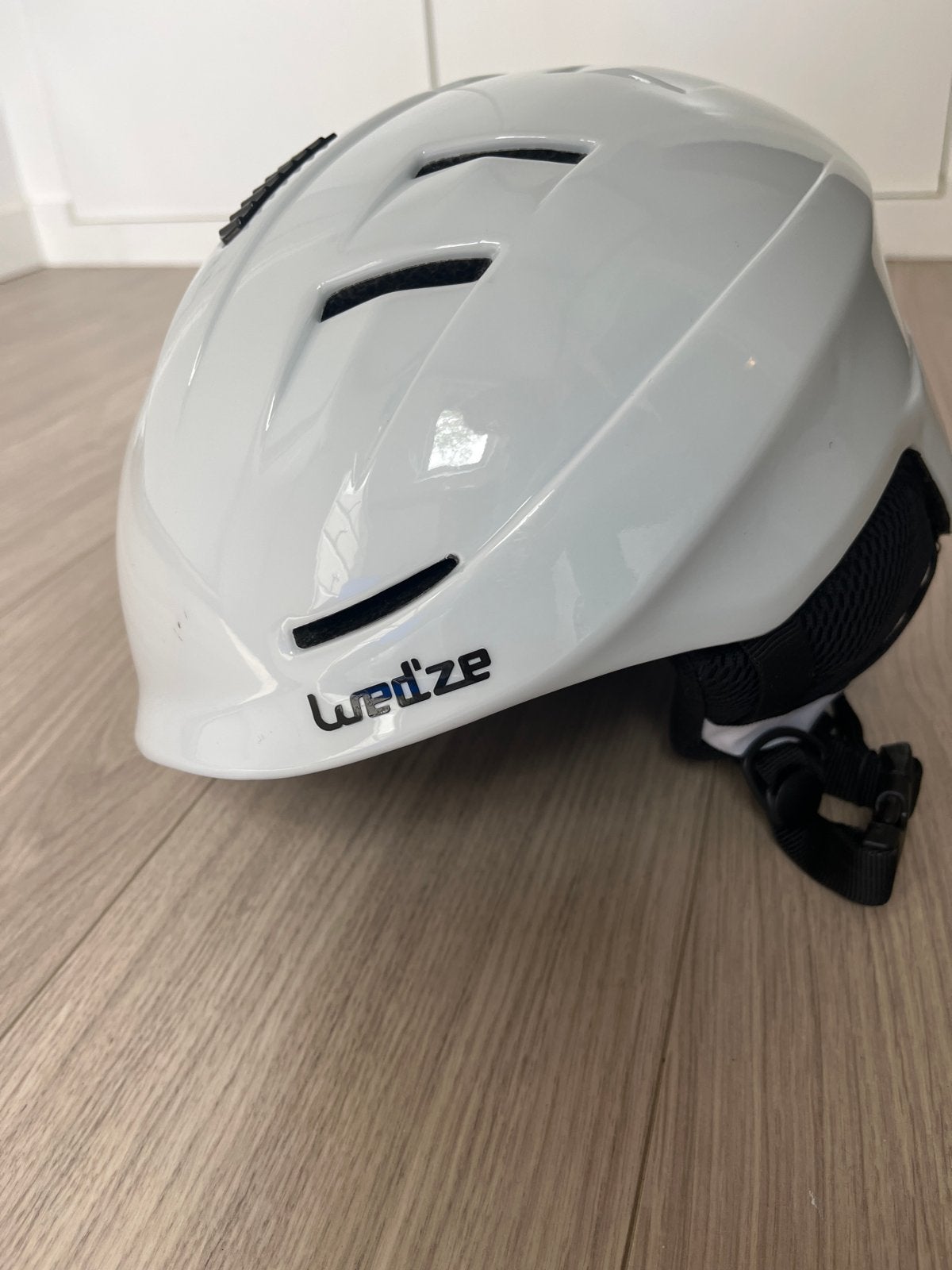 Witte Wed'ze skihelm - Zo goed als nieuw, Kleding | Dames, Wintersportkleding, Ophalen of Verzenden, Zo goed als nieuw, Maat 38/40 (M)