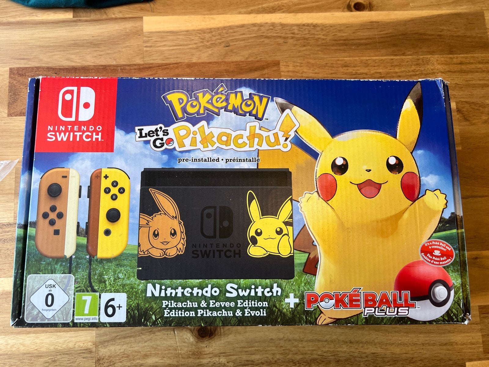 Nintendo Switch Pikachu & Eevee Editie + Poké Ball Plus, Ophalen of Verzenden, Zo goed als nieuw, Met 2 controllers, Switch Original