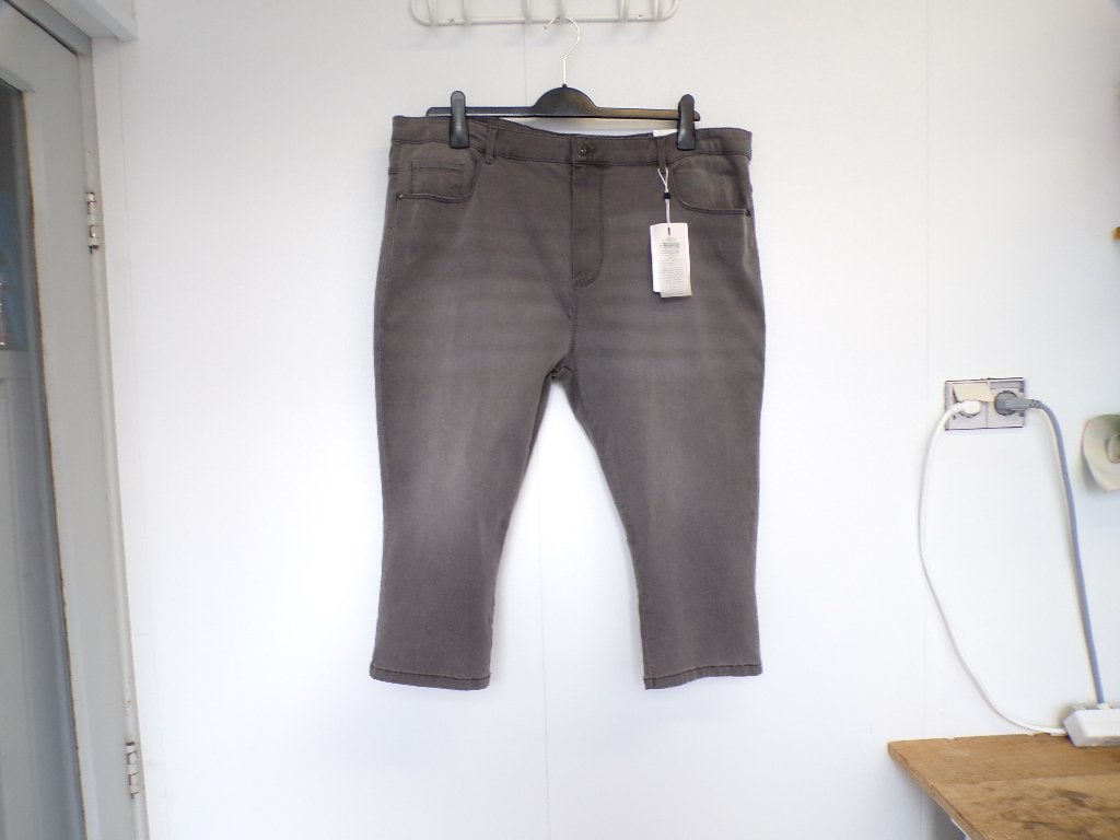 Grijze capri broek Only Carmakoma maat 54 nieuw!, Kleding | Dames, Nieuw, Ophalen of Verzenden, Nvt, Grijs