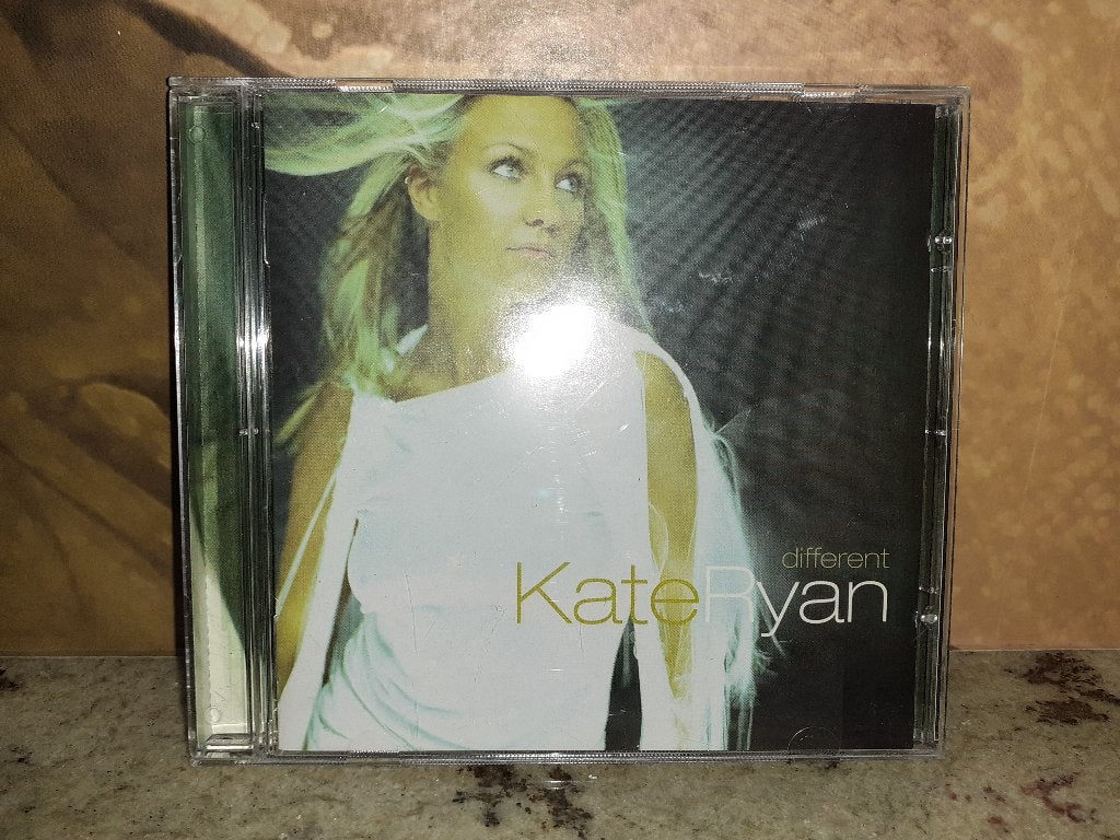 KATE RYAN, Different, cd, 2002, Ophalen of Verzenden, Zo goed als nieuw, Dance Populair, Album