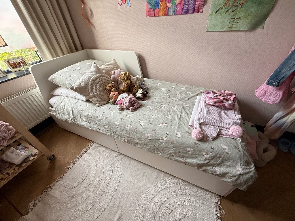 IKEA bed with drawers, Ophalen, 90 cm, Eenpersoons, Wit