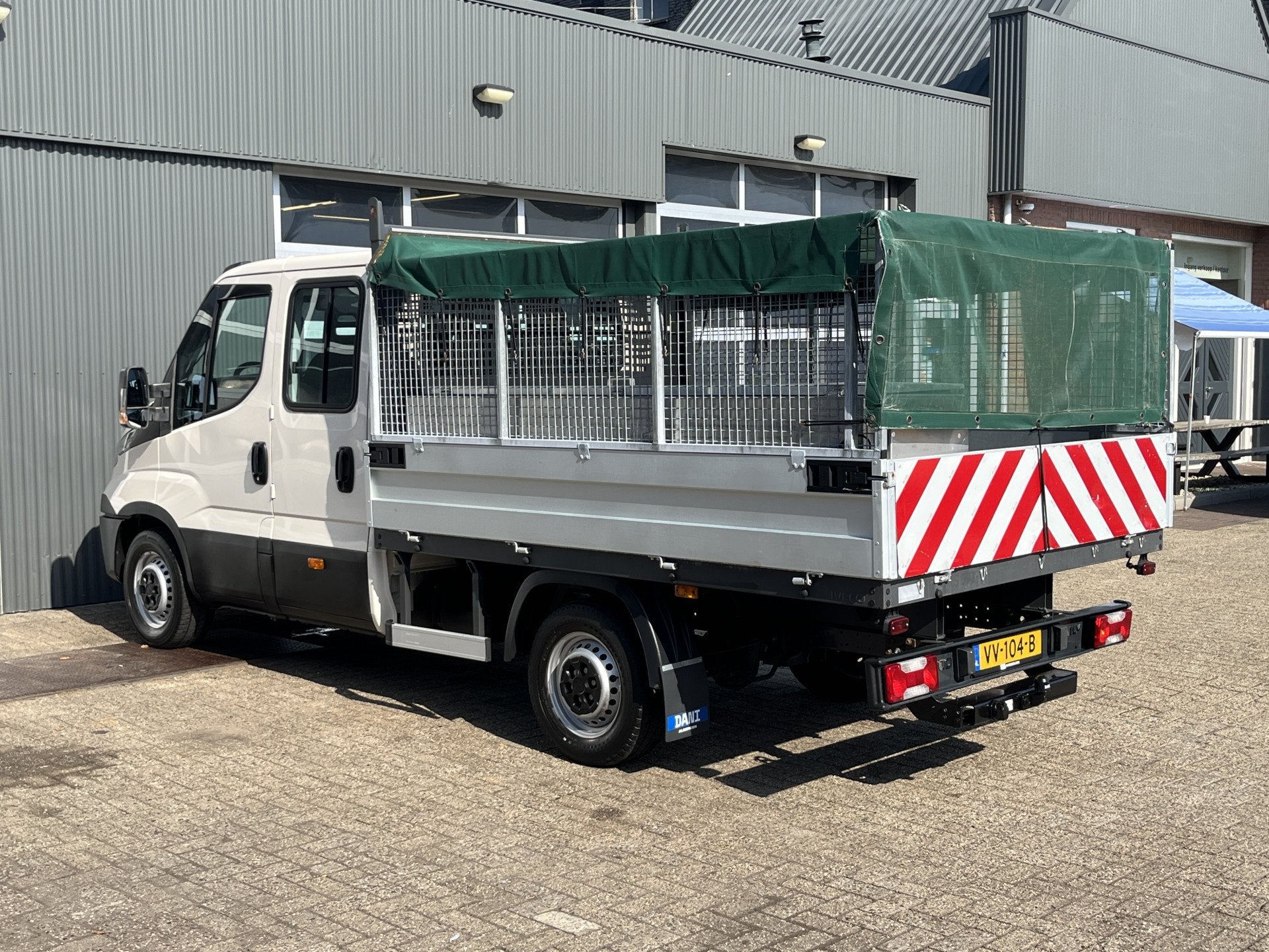 Iveco Daily 35S11D 2.3 345 Airco Trekhaak 3500kg trekgewicht, Auto's, Bestelauto's, 13 km/l, Euro 5, Gebruikt, Zwart