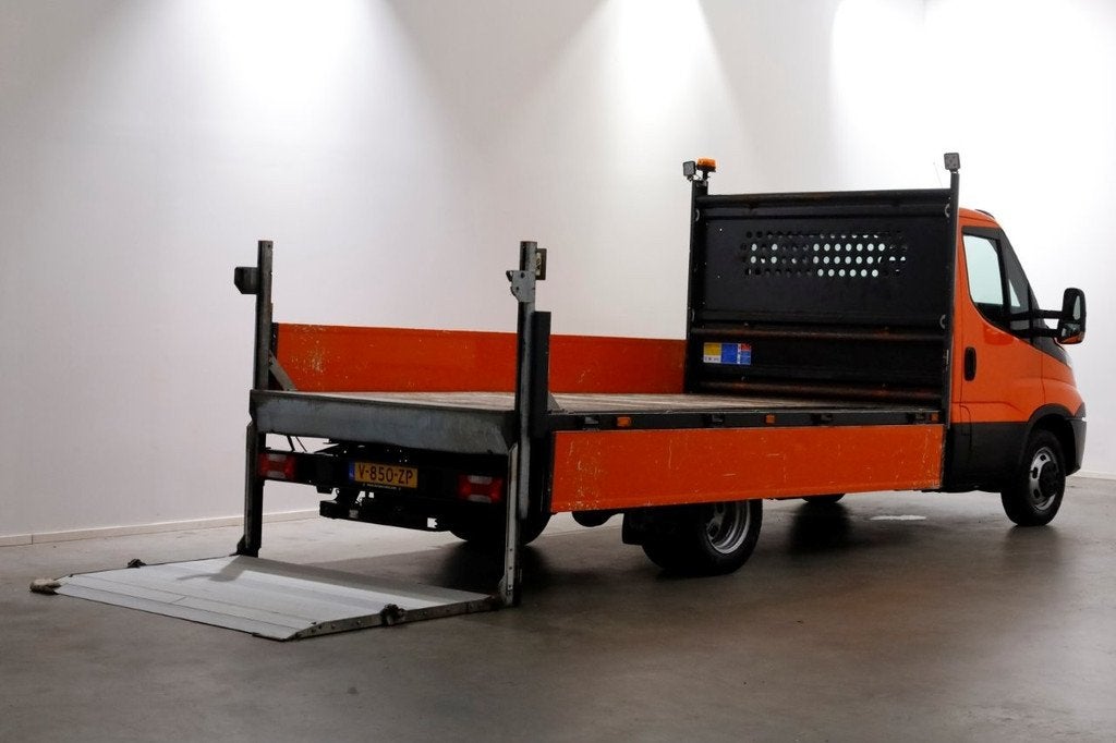 Iveco Daily 35C14 136pk Open Laadbak met laadklep en trekhaa, Automaat, Gebruikt, Euro 6, Iveco