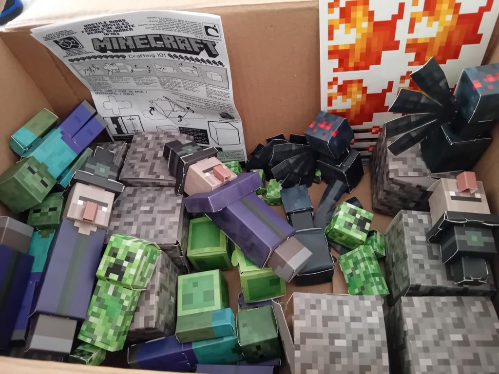 Doos Minecraft blokken van karton, Ophalen of Verzenden, Gebruikt