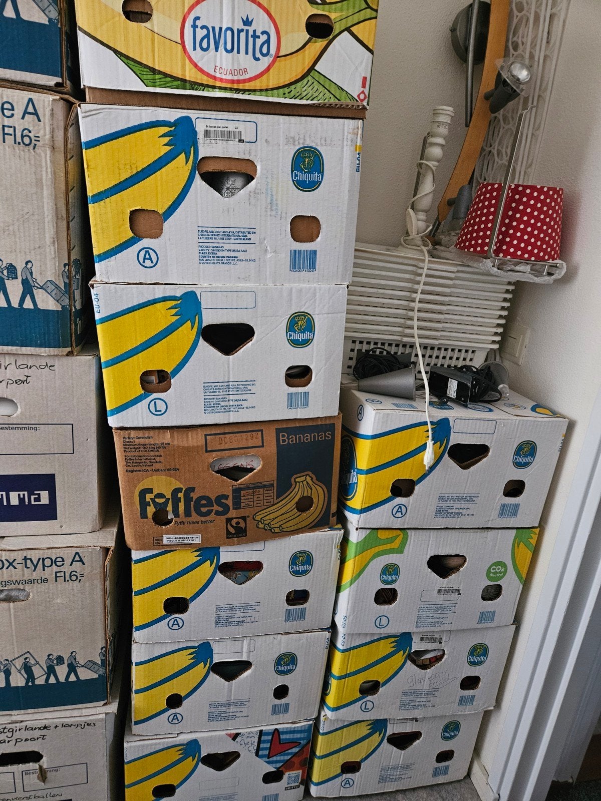 11x bananendoos vol, Diversen, Rommelmarktspullen, Ophalen