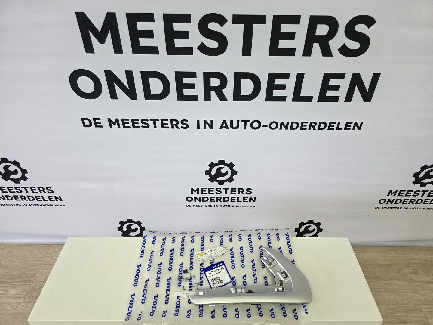Volvo XC70 Bumperlijst Links voor NIEUW 31353576, -, -, Nieuw, Ophalen of Verzenden