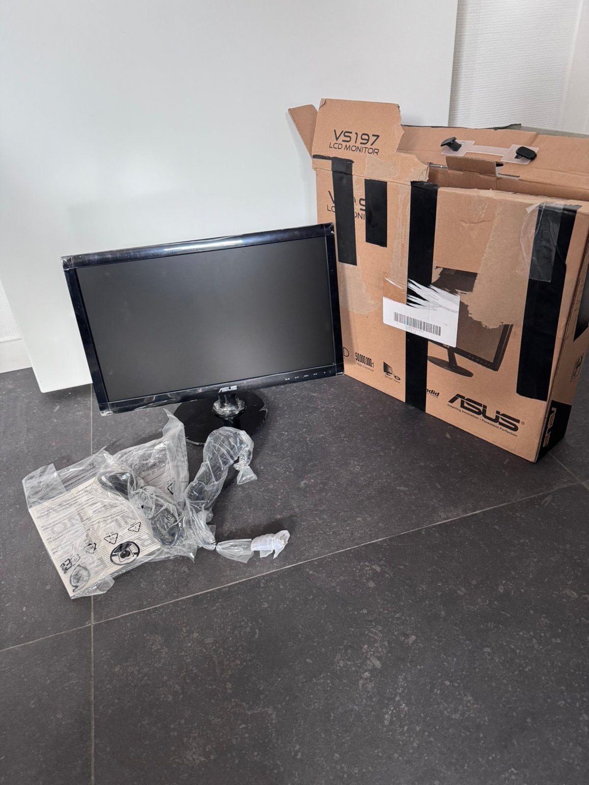 Gratis lcd scherm nieuw in doos, Computers en Software, Ophalen, Nieuw, Overige typen, Onbekend