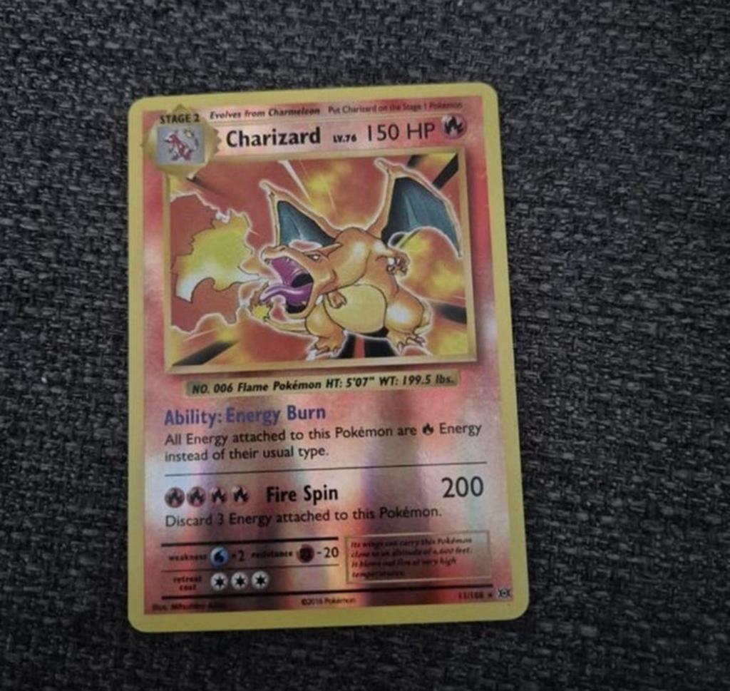 Charizard pokemon kaart, Hobby en Vrije tijd, Verzamelkaartspellen | Pokémon, Ophalen of Verzenden, Zo goed als nieuw, Losse kaart