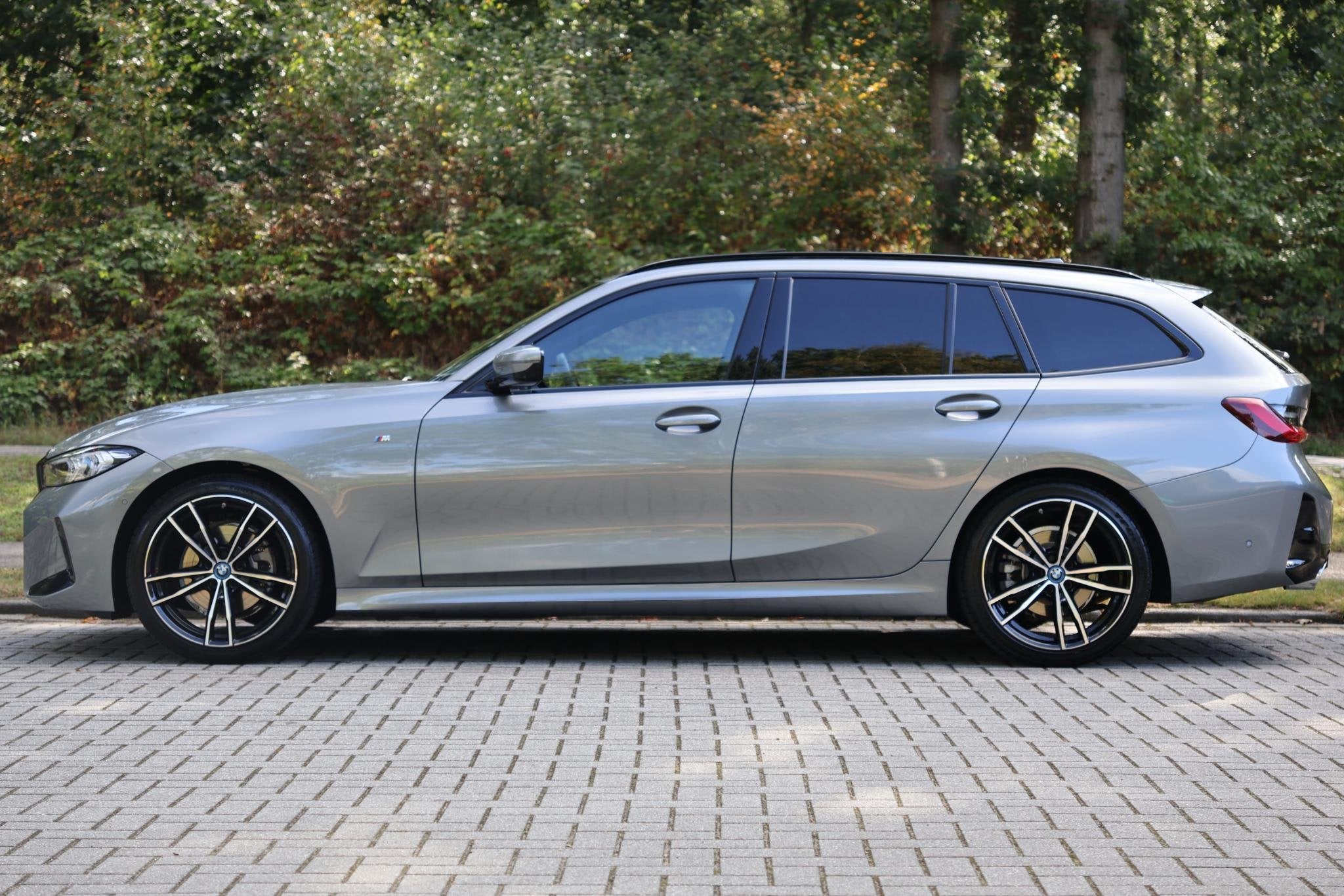 BMW 3-serie Touring 320i M-Sport | Pano | HUD | ACC | 360 |, Automaat, 1998 cc, Gebruikt, 4 cilinders