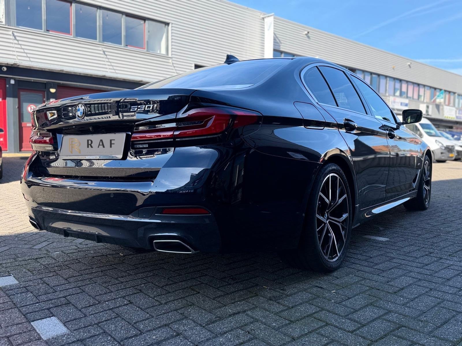 BMW 5-serie 530i xDrive Business Edition Plus,Export price 3, Auto's, BMW, Automaat, 1998 cc, 15 km/l, Gebruikt