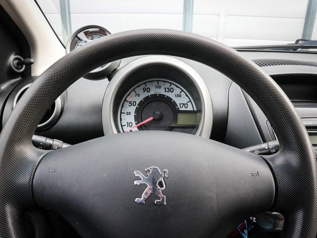 Peugeot 107 1.0-12V Millesim 200 | Airco | Toerenteller | Ce, Auto's, Voorwielaandrijving, Euro 5, Stof, Gebruikt