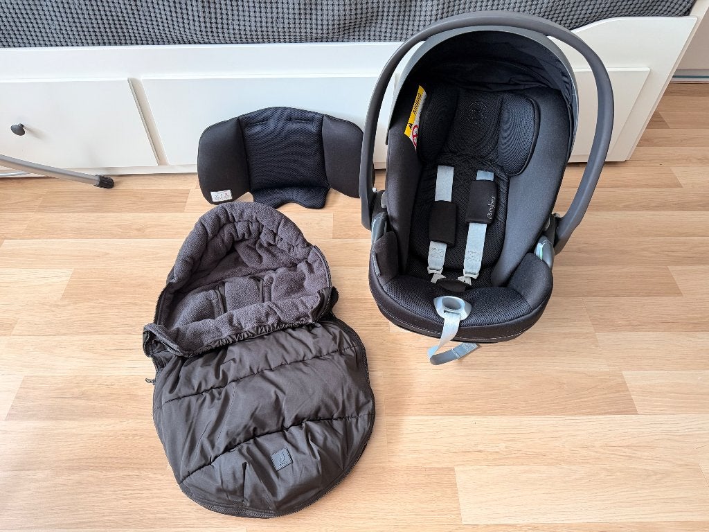 Cybex autostoel (Cloud T i-Size Plus), Autogordel of Isofix, Zo goed als nieuw, 0 t/m 13 kg, Slaapstand