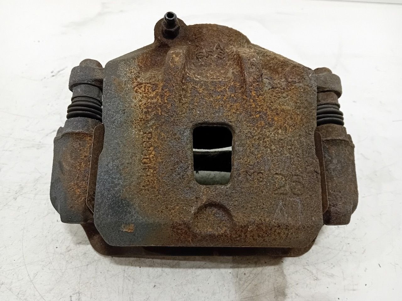 Remklauw links voor Kia Magentis, Onderdelen@venauto.nl, Van der Ven Autorecycling B.V., Ettenseweg 76, 4706 PB Roosendaal, The Netherlands