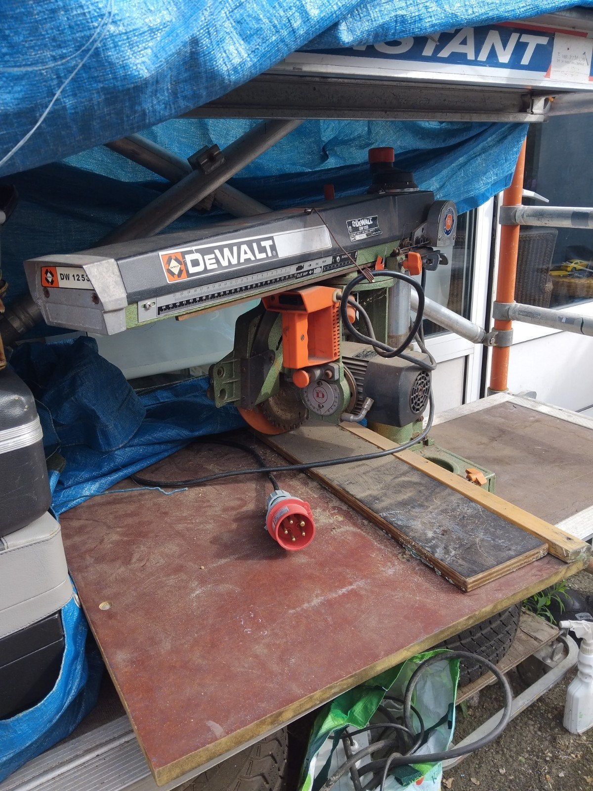 te koop dewalt zaagmachines, Doe-het-zelf en Verbouw, Ophalen, 70 mm of meer, Zo goed als nieuw, Afkortzaag