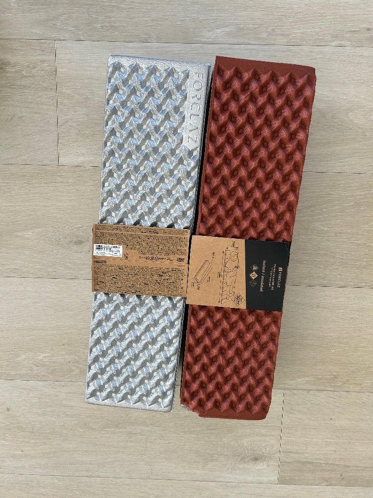 Quechua MH100 3-persoonstent + 2 Simond MT500 slaapmatten, Ophalen of Verzenden, Zo goed als nieuw, Tot en met 3