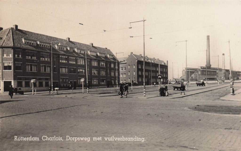 JP931 Rotterdam Charlois Dorpsweg Vuilverbranding ca 1950, Ophalen of Verzenden, 1940 tot 1960, Gelopen, Zuid-Holland