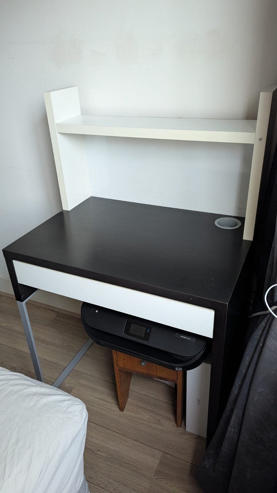 IKEA Micke bureau met opzetstuk - Zwart/Wit, Ophalen, Zwart, Gebruikt, Spaanplaat of MDF