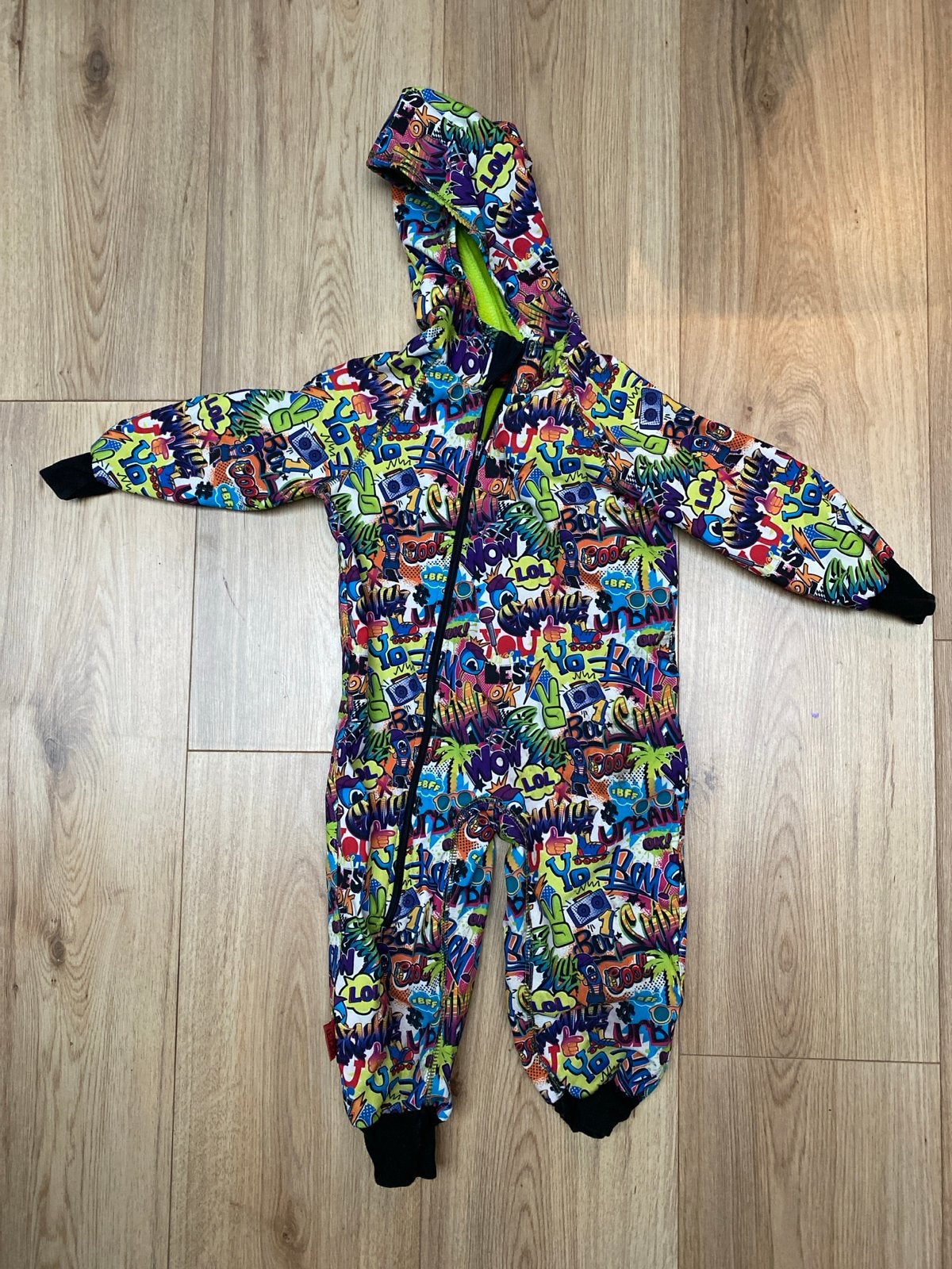 Vrolijke Onesie met Hoody IELM- Maat 98, Kinderen en Baby's, Ophalen of Verzenden, Zo goed als nieuw, Jongen of Meisje
