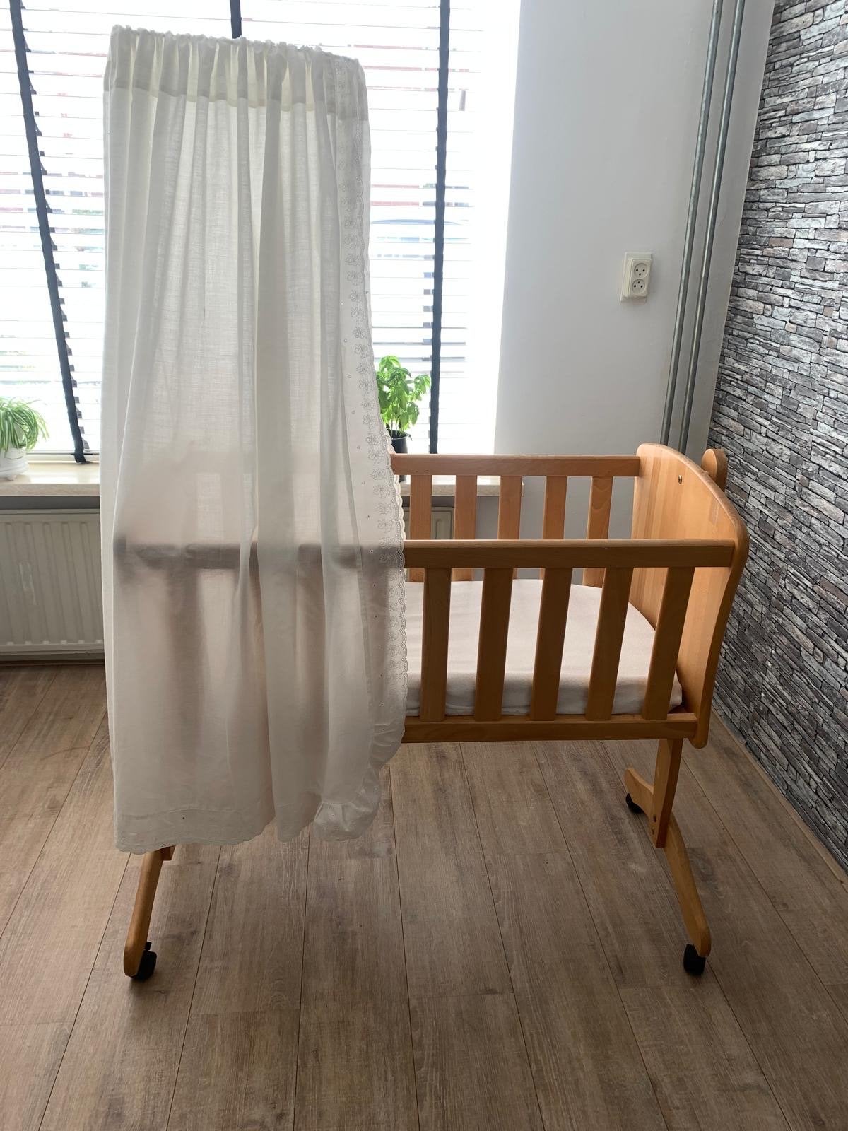 Houten wieg met hemeltje en matrasje, Ophalen of Verzenden, Zo goed als nieuw, Wieg