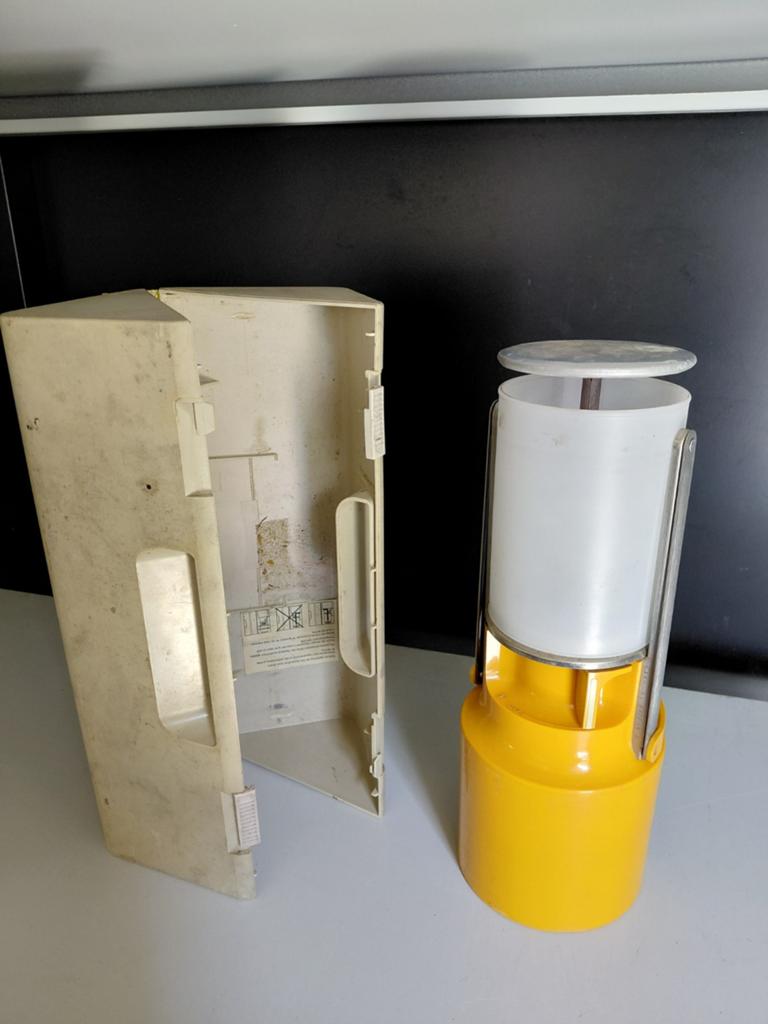 Vintage Gele Campinglamp met Beschermhoes, Ophalen