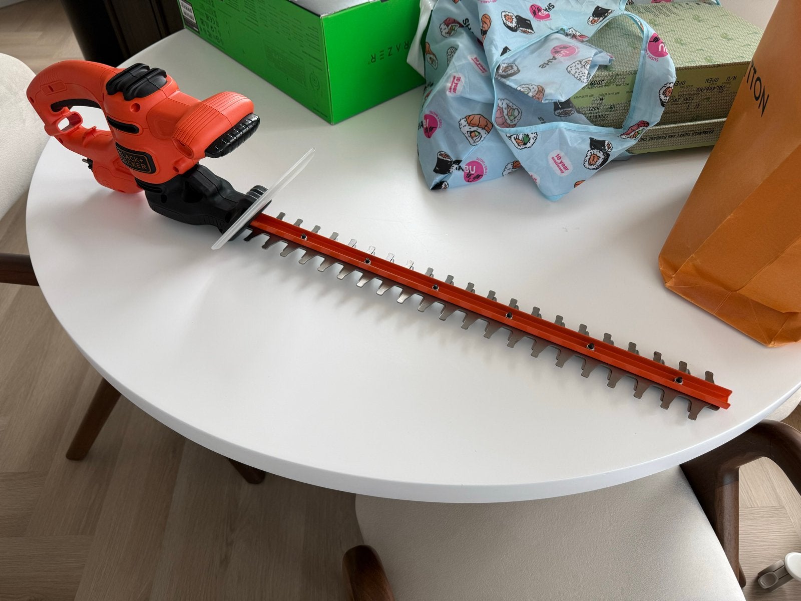 Nieuw Black+Decker Heggenschaar BEHT251 niet gebruikt, Ophalen of Verzenden, Zo goed als nieuw, Elektrisch