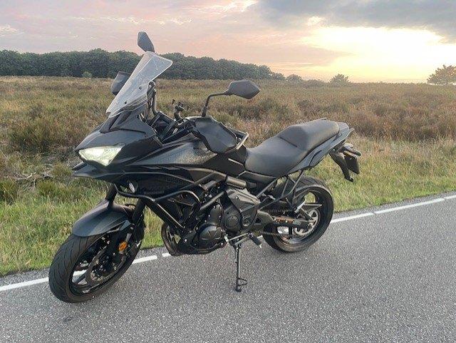 Kawasaki Versys 650 (2022) – Zwart – Slechts 9.200 km, Motoren, Motoren | Kawasaki, 649 cc, Particulier, Meer dan 35 kW, Toermotor