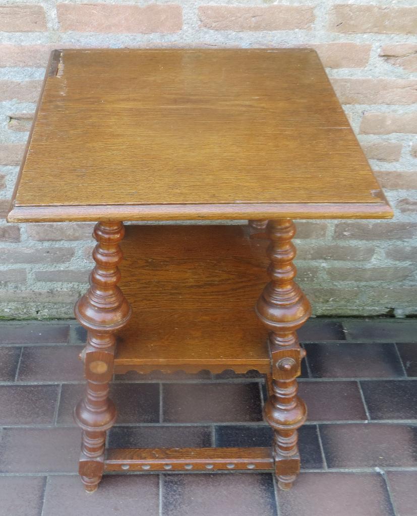 Antiek tafeltje met gedraaide pootjes maat blad 40 bij 40cm, Ophalen