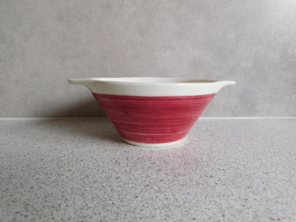 Kom 15x11,5x6 cm. Rood Royal Sphinx, Antiek en Kunst, Ophalen of Verzenden
