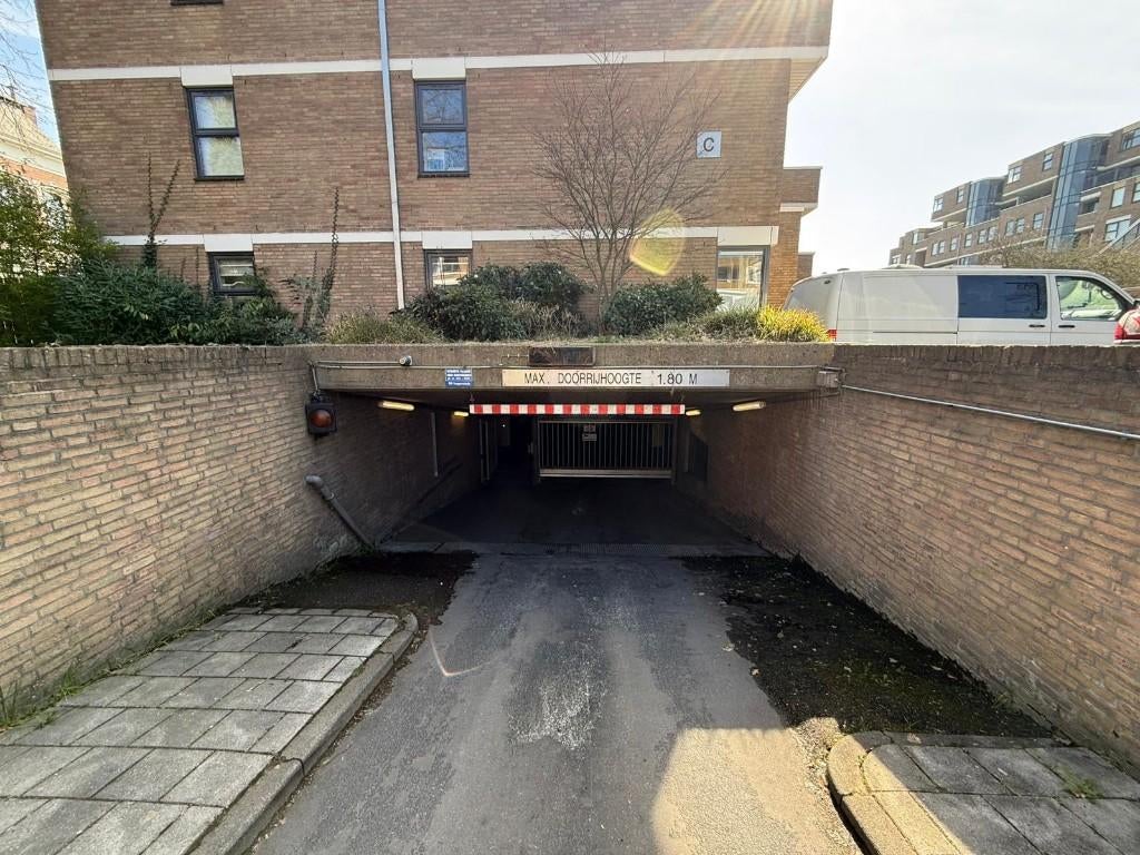 Overdekte parkeerplaats in Groningen
