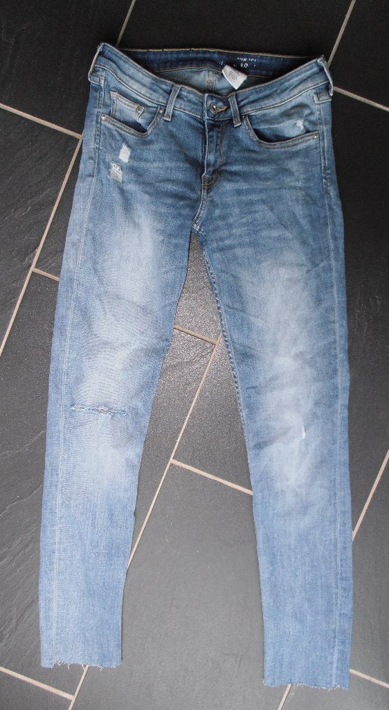 spijkerbroek maat 26/34, Kleding | Dames, H&M, Blauw, Ophalen of Verzenden, W27 (confectie 34) of kleiner