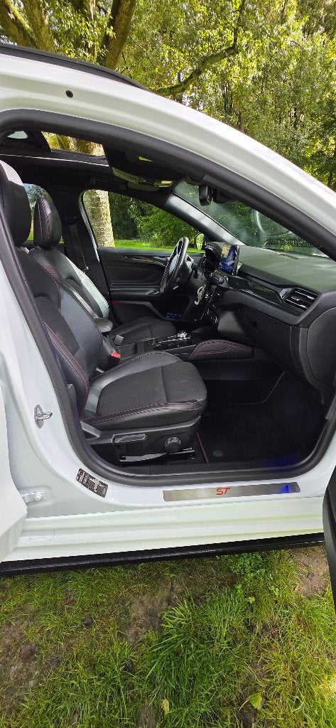 Foto 17 van Ford Focus Wagon 1.5 ST-Line 8-Aut 2020 Full Pano Body Trekh