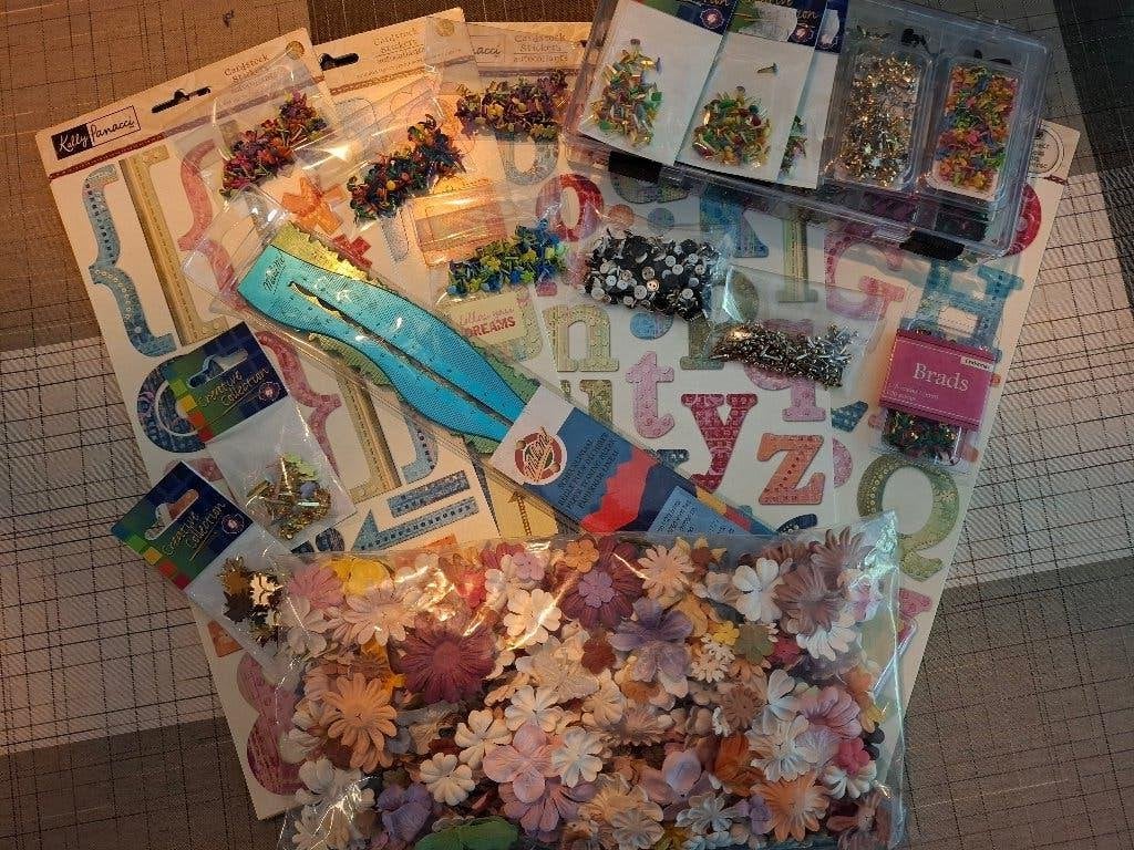 Scrapbooking en knutsel benodigdheden, Ophalen, Zo goed als nieuw, Versiering of Embellishment, Overige merken