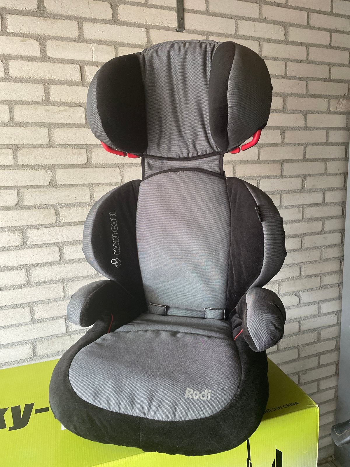 Maxi-Cosi Rodi kinderzitje - grijs/zwart, Kinderen en Baby's, Autostoeltjes, Ophalen, 15 t/m 36 kg, Gebruikt, Autogordel