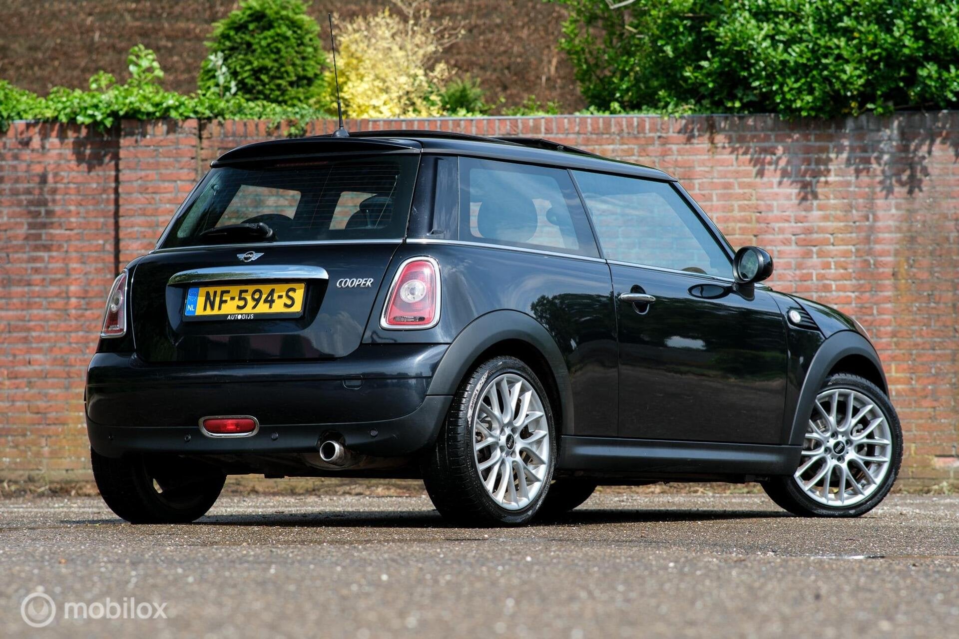 Mini Mini 1.6 Cooper | Xenon | Panoramadak | Exclusieve audi, Auto's, Voorwielaandrijving, Gebruikt, 4 cilinders, 4 stoelen
