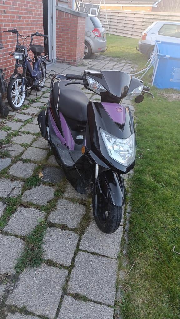 Kymco VP50 Scooter - Rijdt, maar accu leeg en kapschade, Fietsen en Brommers, Scooters | Kymco, Ophalen