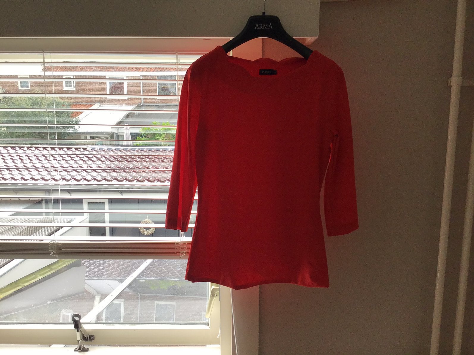 Purdey top tomaatrood MT  34  travelstof, Kleding | Dames, Ophalen of Verzenden, Zo goed als nieuw, Zonder mouw, Maat 34 (XS) of kleiner