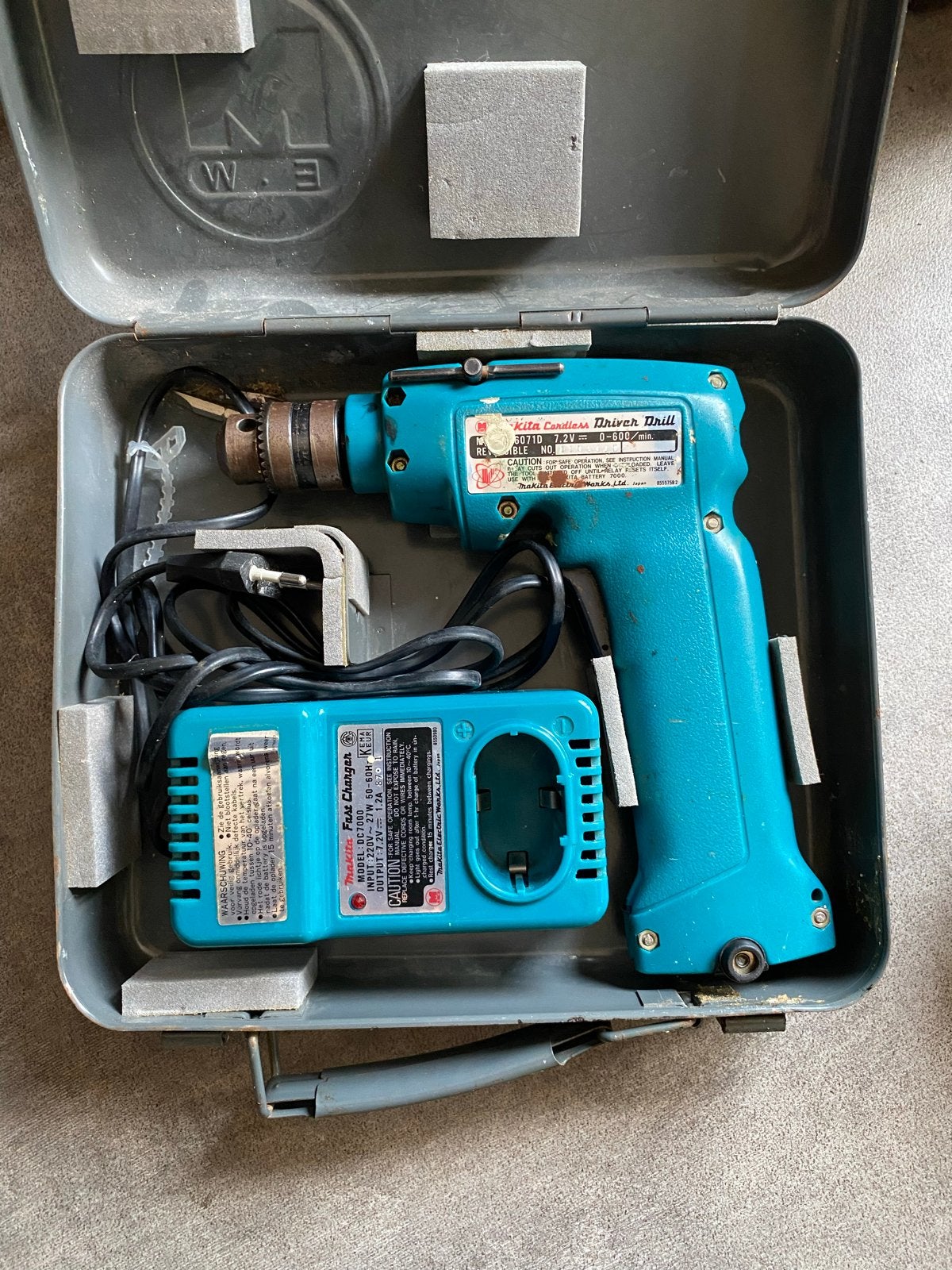 Vintage Makita Accuboormachine 6071D met lader en koffer, Ophalen of Verzenden, Gebruikt, Minder dan 400 watt, Boor- en Schroefmachine