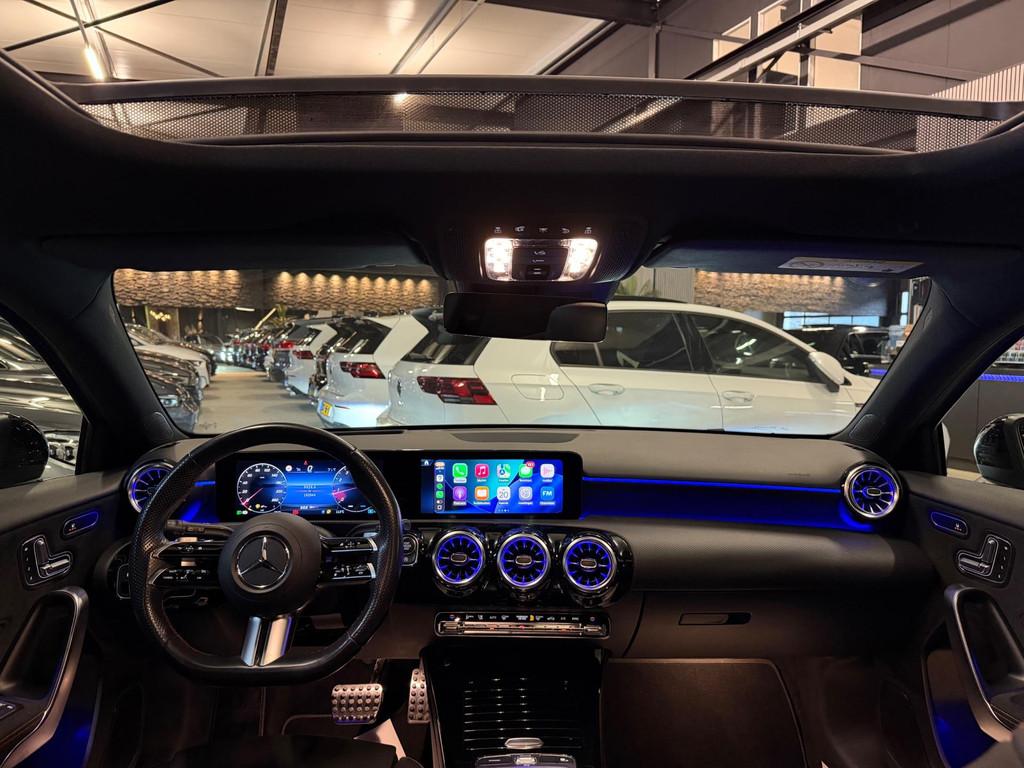 Mercedes-Benz A-klasse 180 AMG Night Edition|PANO|HUD|MEMORY, 136 pk, Gebruikt, 4 cilinders, Leder