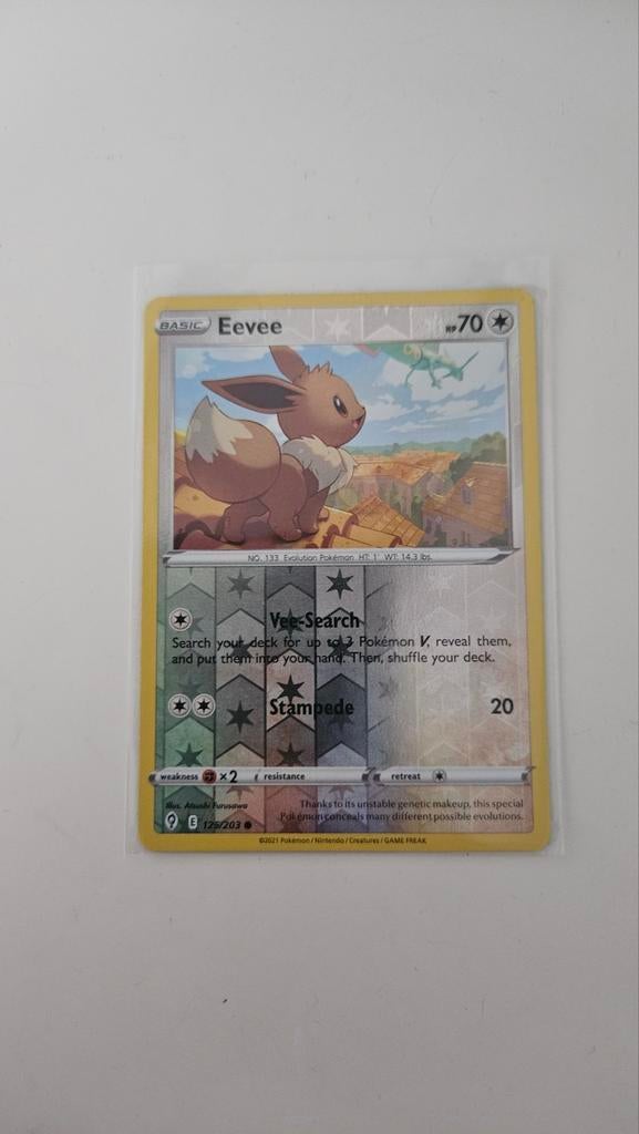 Pokémon Eevee Kaart 120/203 (Fusion Strike), Ophalen of Verzenden, Zo goed als nieuw, Losse kaart