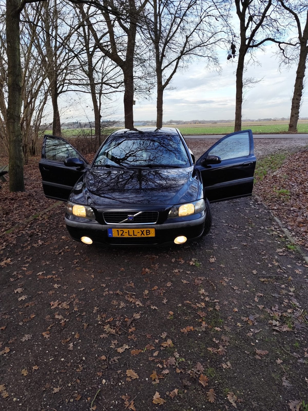 Volvo S60 2.4 140PK 2003 Zwart, Auto's, Voorwielaandrijving, S60, Zwart, 75 €/maand