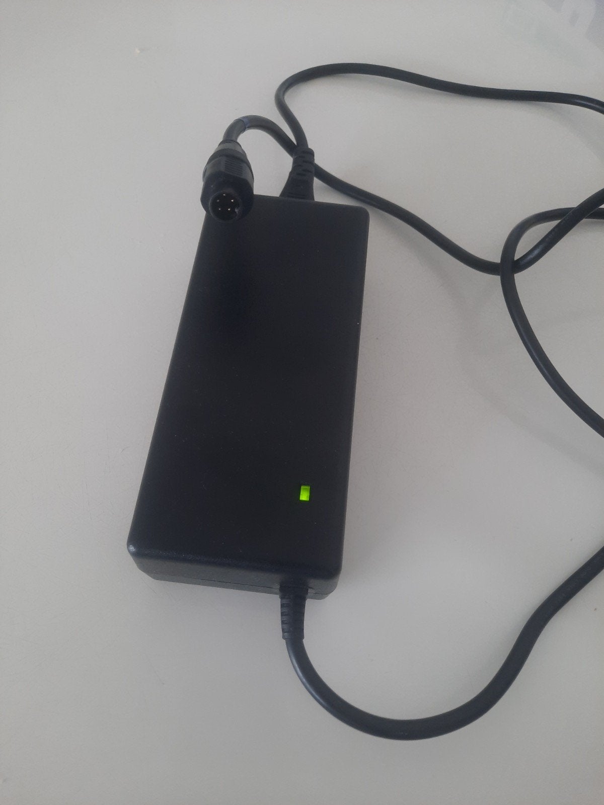 Oplader 5 pins voor verschillende merken.electrische fietsen, Fietsen en Brommers, Ophalen, Zo goed als nieuw