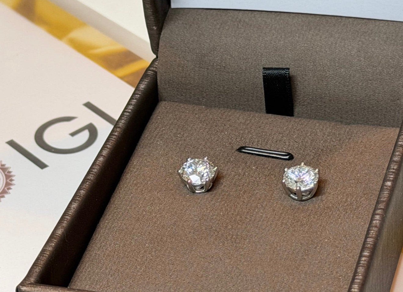 Nieuwe gouden oorbellen met VS1-E diamanten totaal 4.05ct!, Wit, Nieuw, Ophalen of Verzenden, Met edelsteen