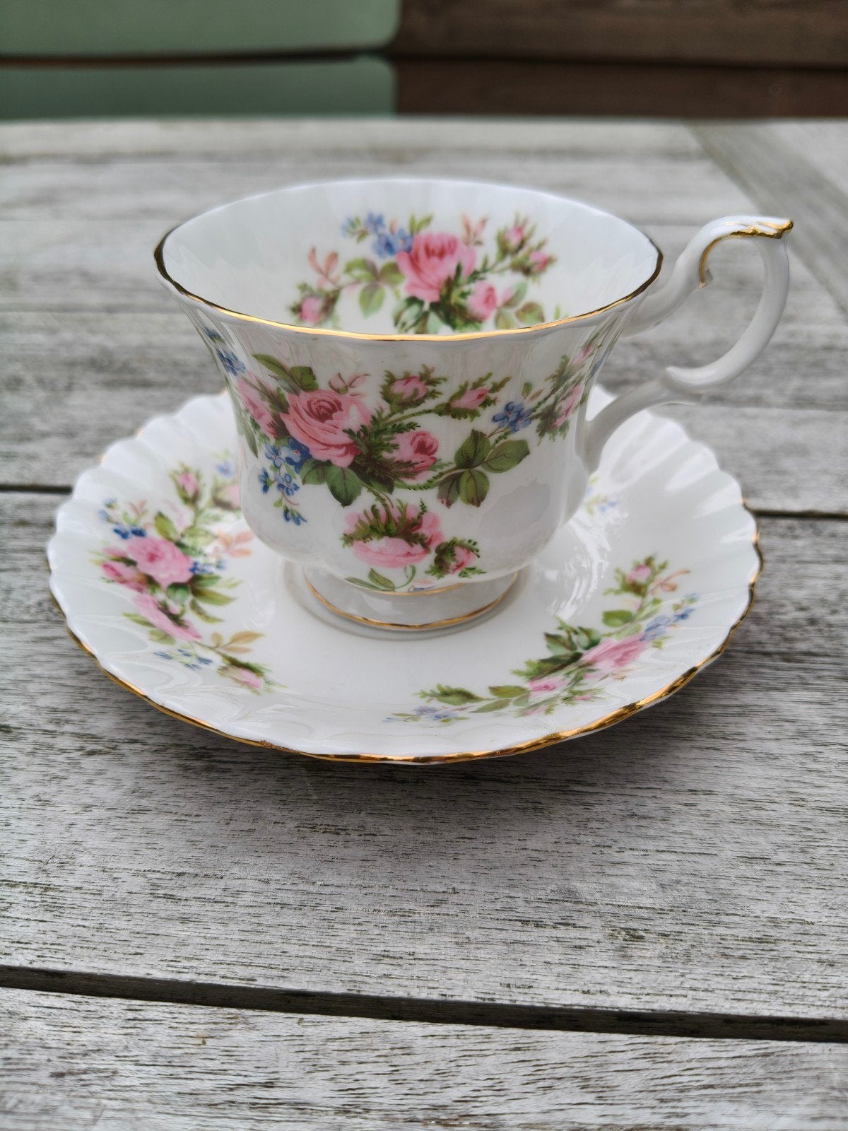 Royal Albert Moss Rose set kop en schotel. Bone China, Ophalen of Verzenden, Zo goed als nieuw, Porselein, Kop en/of schotel